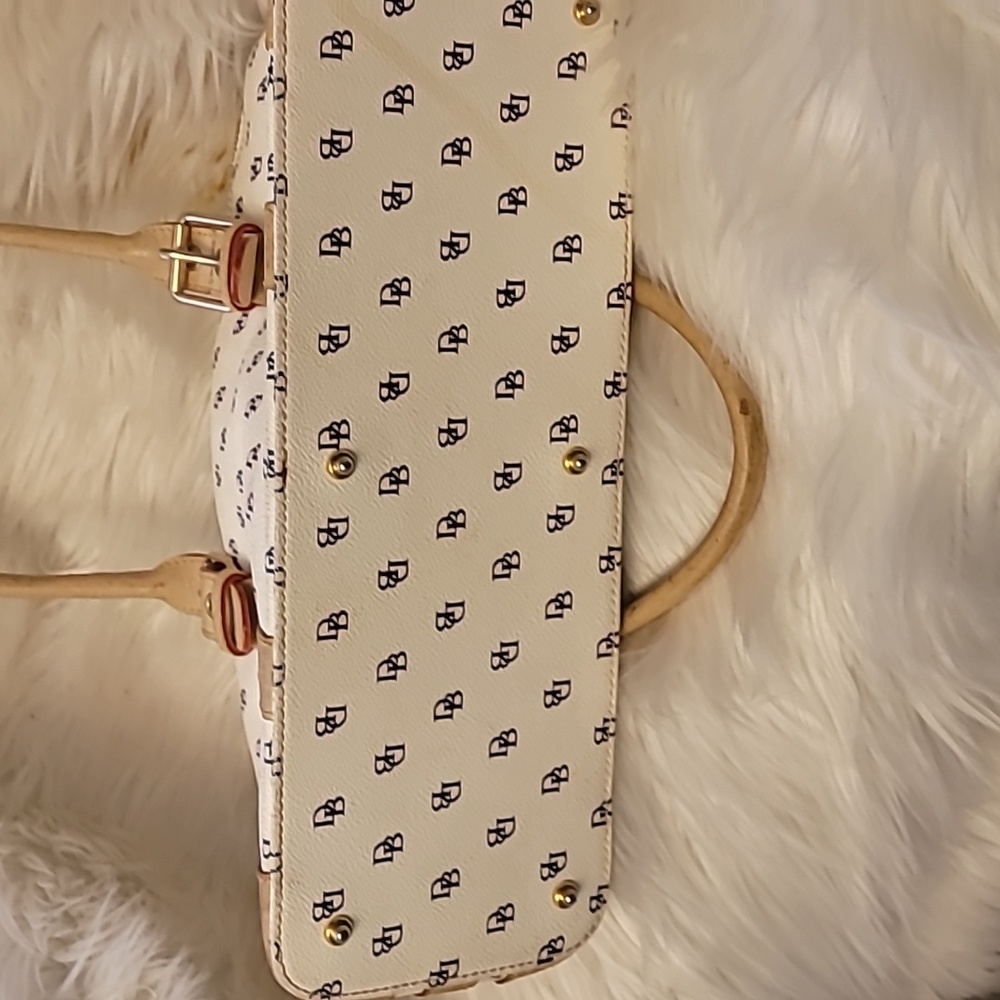 Dooney and bourke purse - Picture 4 of 7